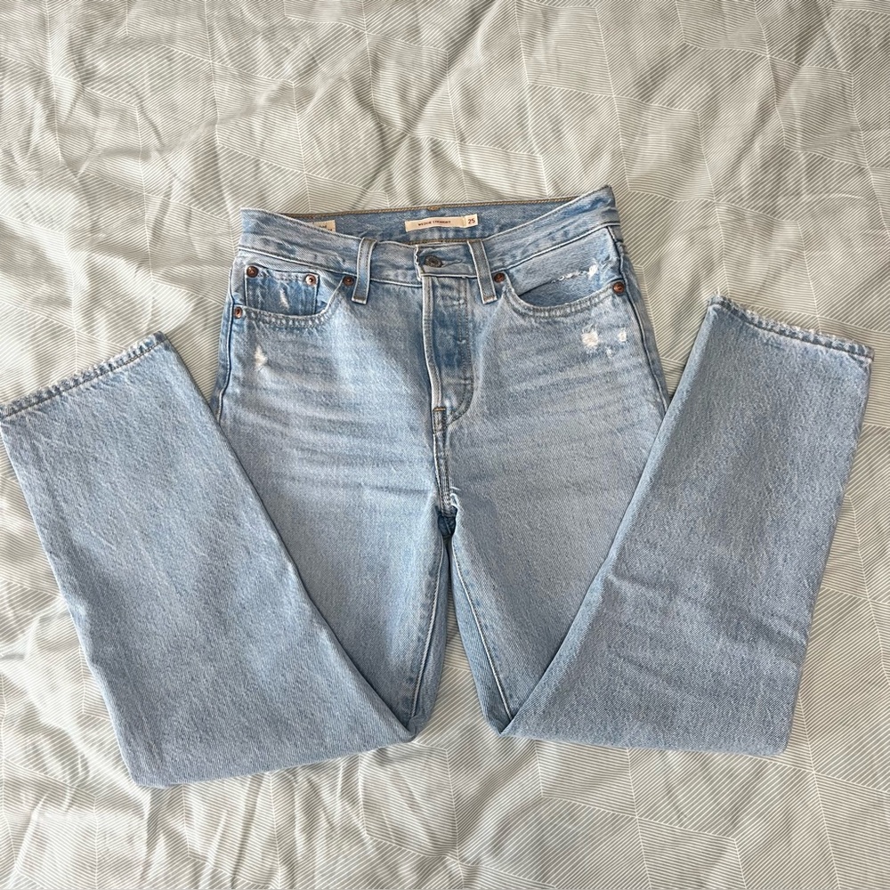 LEVI’S Women’s Wedgie Straight Leg Distressed Jeans, Light Blue, Size 25x26